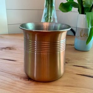 Utensil holder